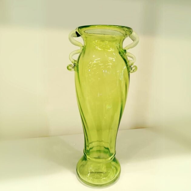Green Victorian Opalescent Glass Vase ديكور المنزل